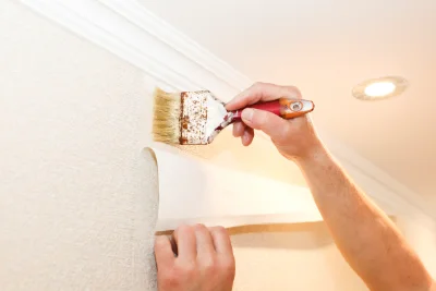 Pose de papier peint à Monpazier — revêtements muraux et toiles de verre